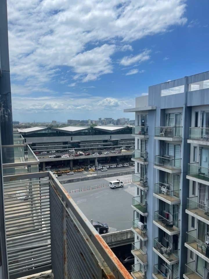 One Palm Tree Villas Condominium (Category: Apartments & Condos) located in Quezon City. Submitted by maxdom (Listing ID 1468209258, Image 1). Description: For SALE‼️ 1 BR CONDO UNIT JUST INFRONT OF TERMINAL 3 AIRPORT 1 BR unit with Balcony 45 SQM, 10th Floor Facing Terminal 3 Airport Location: NEWPORT PASAY (infront of Terminal 3) Lakad lang thru terminal 3 ZONAL VALUE: P8.2M SELLING PRICE: P6.2 Million with CGT Clean Title with tax clearance..