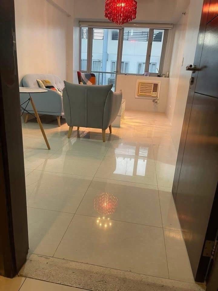 One Palm Tree Villas Condominium (Category: Apartments & Condos) located in Quezon City. Submitted by maxdom (Listing ID 1468209258, Image 3). Description: For SALE‼️ 1 BR CONDO UNIT JUST INFRONT OF TERMINAL 3 AIRPORT 1 BR unit with Balcony 45 SQM, 10th Floor Facing Terminal 3 Airport Location: NEWPORT PASAY (infront of Terminal 3) Lakad lang thru terminal 3 ZONAL VALUE: P8.2M SELLING PRICE: P6.2 Million with CGT Clean Title with tax clearance..