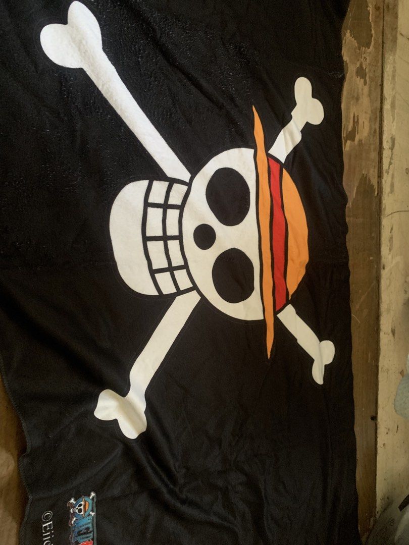 One Piece Run Philippines Official Event Flag Banner (Category: Towels, Napkins & Holders) located in Caloocan City. Submitted by diannecarl32964 (Listing ID 1468092716, Image 1). Description: - Official One Piece Run Philippines event banner - Features iconic Straw Hat Pirates Jolly Roger on a black background - Includes official event branding logos and copyright text along the edge - Standard flag size made of durable fabric material - Must-ha