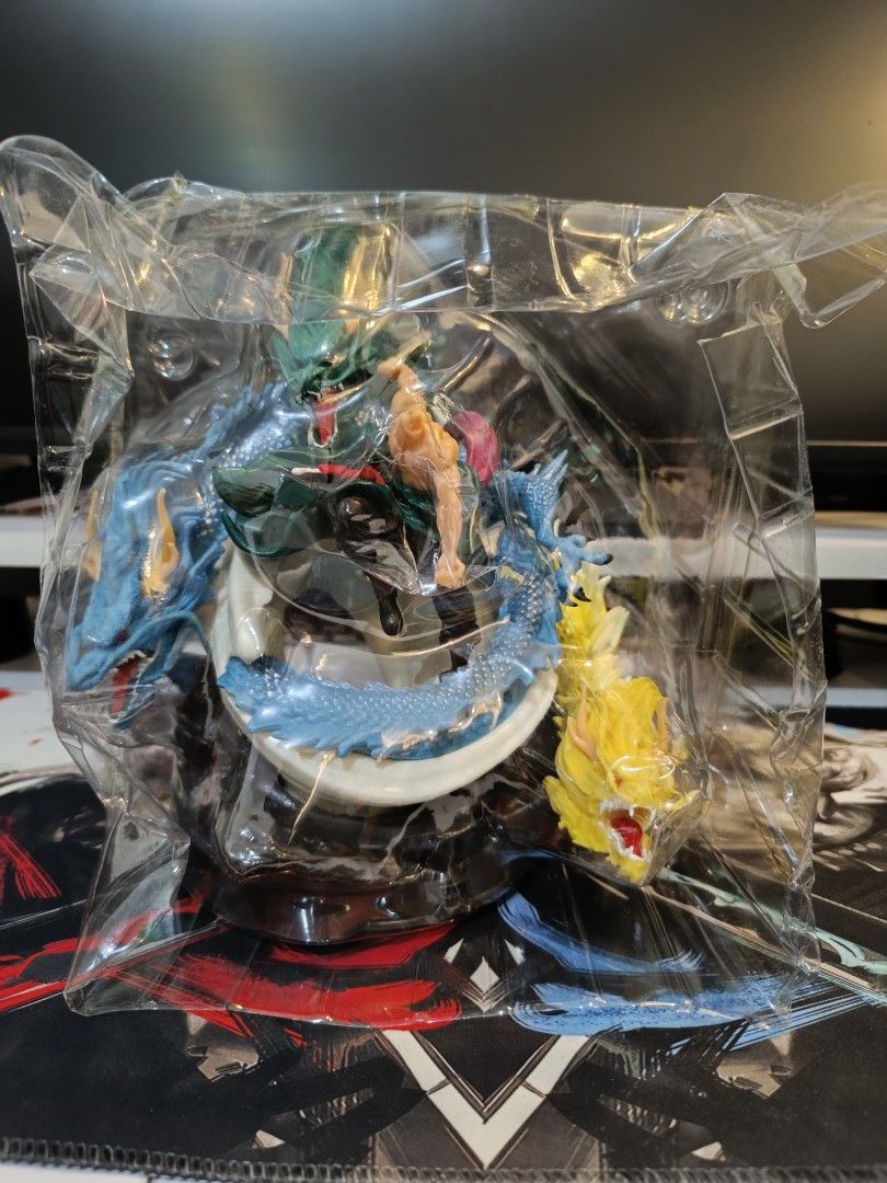 One Piece Zoro Dragon Statue Figure (Category: Figurines & Statues) located in Santa Cruz. Submitted by jamezxcqwer (Listing ID 1468236038, Image 2). Description: for sale damage box.