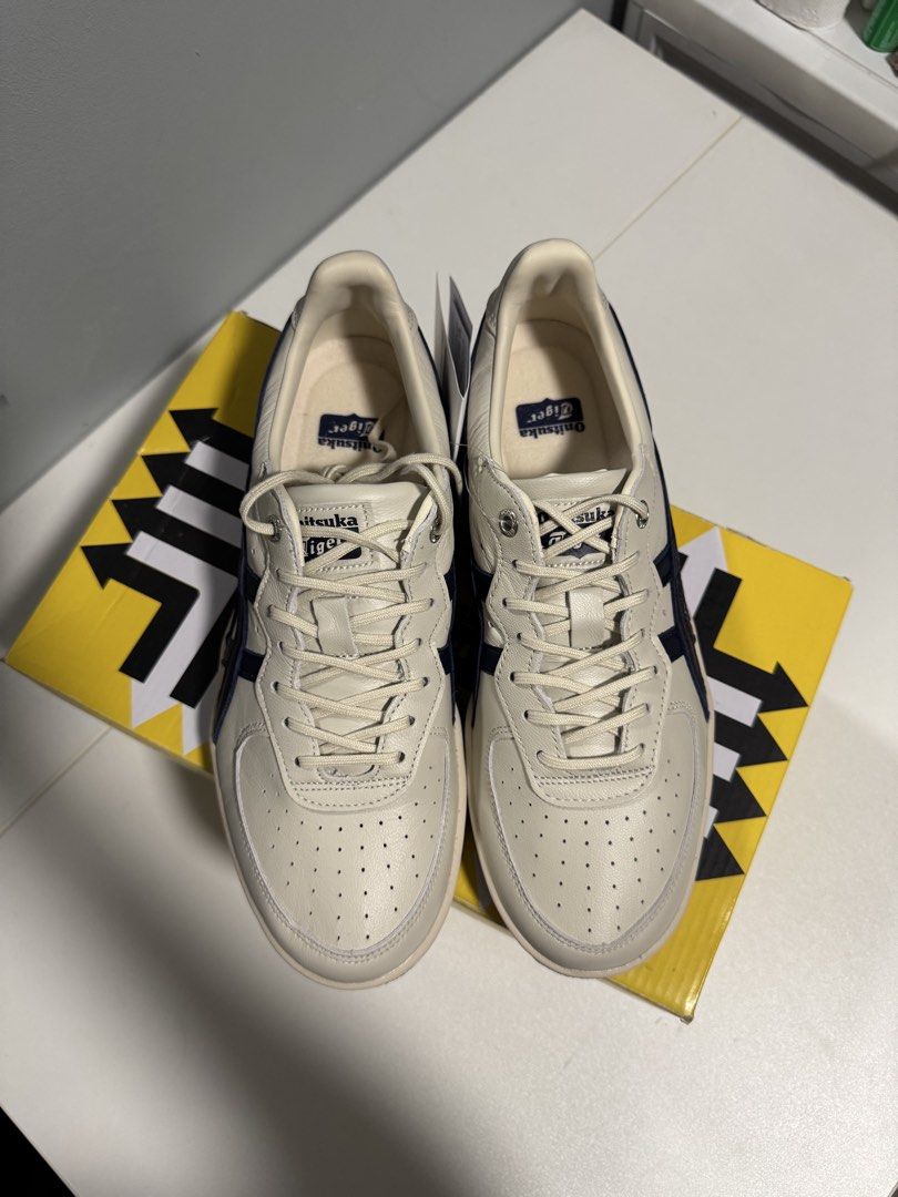 Onitsuka Tiger GSM SD - Japan bought (Category: Casual Shoes) located in Malabon City. Submitted by akiamainogeb (Listing ID 1468120274, Image 2). Description: Onitsuka Tiger GSM SD - Japan bought Never used. Sinukat lang. RFS: wrong size.