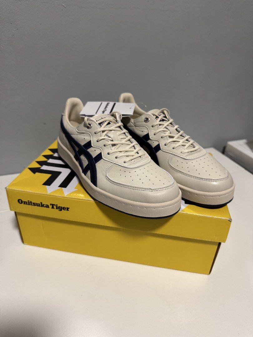 Onitsuka Tiger GSM SD - Japan bought (Category: Casual Shoes) located in Malabon City. Submitted by akiamainogeb (Listing ID 1468120274, Image 1). Description: Onitsuka Tiger GSM SD - Japan bought Never used. Sinukat lang. RFS: wrong size.