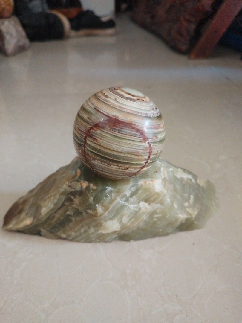 Onyx sphere and stand onyx (Category: Vintage Collectibles) located in San Rafael. Submitted by jflshoppe1989 (Listing ID 1468120663, Image 1). Description: .