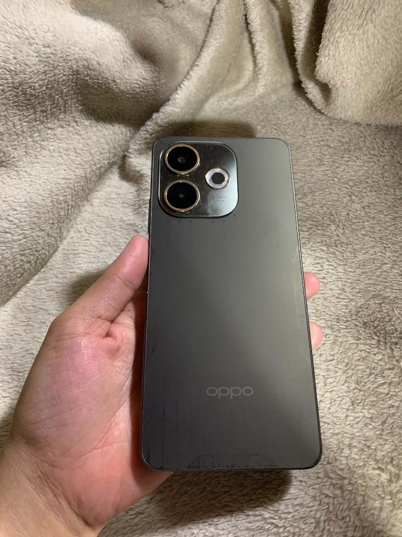 Oppo A5 Pro 8+8/256GB (Category: OPPO) located in Manila. Submitted by misayski (Listing ID 1468132665, Image 3). Description: Complete pack (with box, manual, fast charger, & 4cases (naka tempered na rin) honest issue: sign of usage (some dents and case mark due to hard case Pasay location .