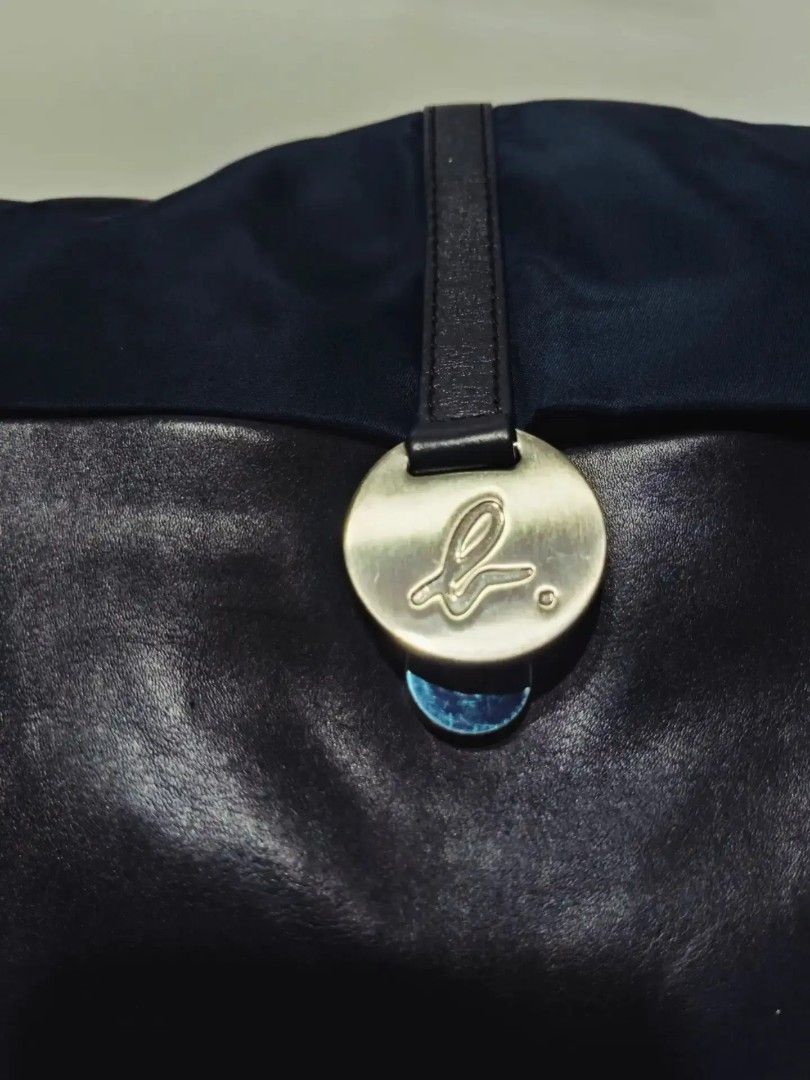 Original Agnès B. tote Bag (Category: Shoulder Bags) located in Cabuyao City. Submitted by secondhand.shop.ph (Listing ID 1468200154, Image 3). Description: Sale❗️Sale❗️Sale❗️ ₱ 2,280 Original Agnés B LIKE NEW Midnight Blue Medium-Large Nylon & genuine leather trim FLAWLESS.