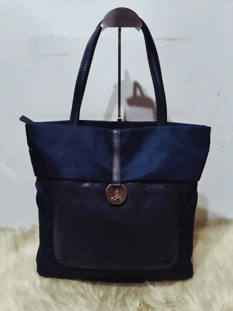 Original Agnès B. tote Bag (Category: Shoulder Bags) located in Cabuyao City. Submitted by secondhand.shop.ph (Listing ID 1468200154, Image 1). Description: Sale❗️Sale❗️Sale❗️ ₱ 2,280 Original Agnés B LIKE NEW Midnight Blue Medium-Large Nylon & genuine leather trim FLAWLESS.