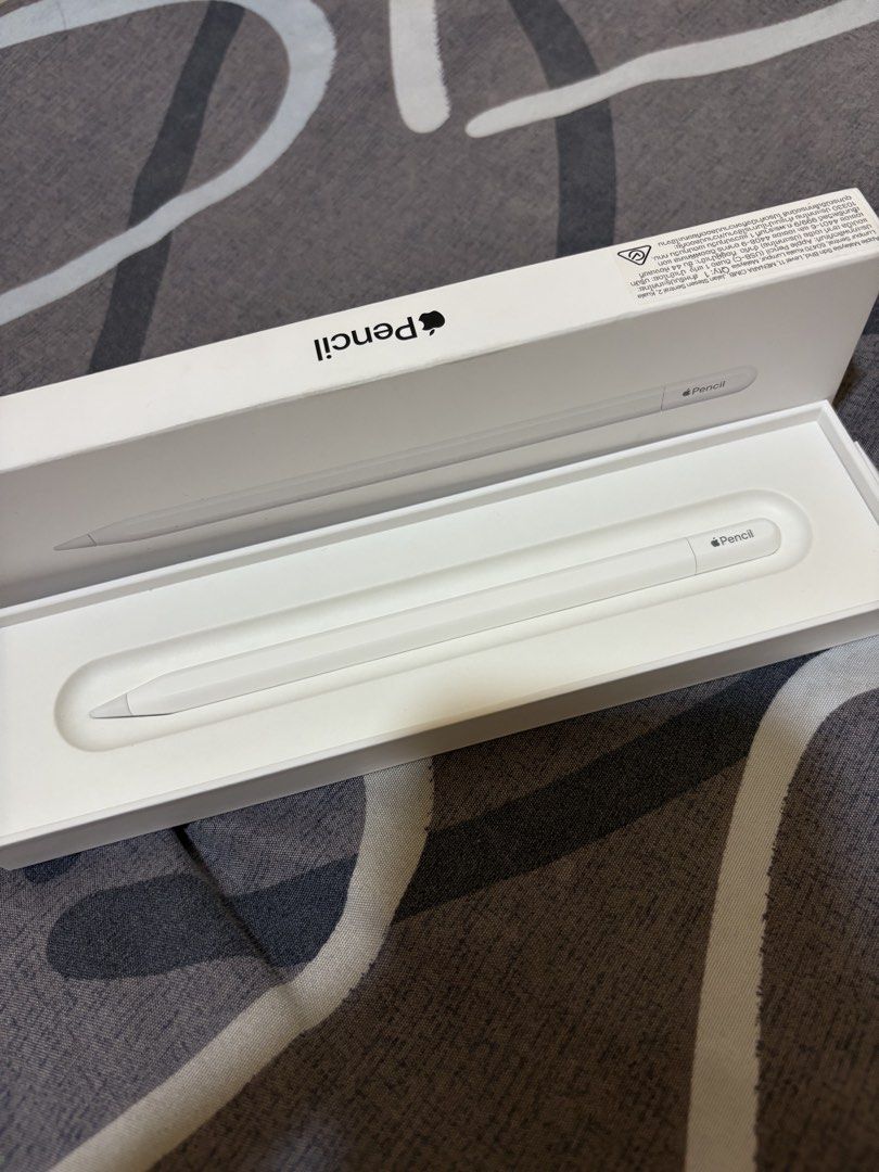 Original Apple Pencil Usb-C (Category: Other Mobile & Gadget Accessories) located in Mandaluyong City. Submitted by hulyaabdz (Listing ID 1468102649, Image 2). Description: FOR SALE! 2500 Fix! Authentic Apple Pencil Usb-C Bought at MobileCartPh 2 months ago for 5,500. Selling it for only 2500. Barely used. Good as new! With original box and Pencil cover No to lowballers. 📍 San Juan City 📍New Manila,Qc..
