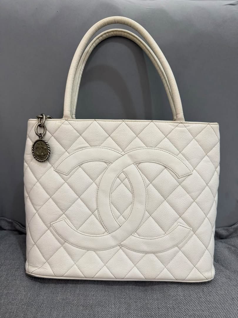 Original Chanel Medallion White Bag (Category: Luxury Bags & Wallets) located in Cavite. Submitted by authenticbagshavenbyvalg (Listing ID 1468146106, Image 1). Description: 💯Guaranteed Original very good condition no major issue.