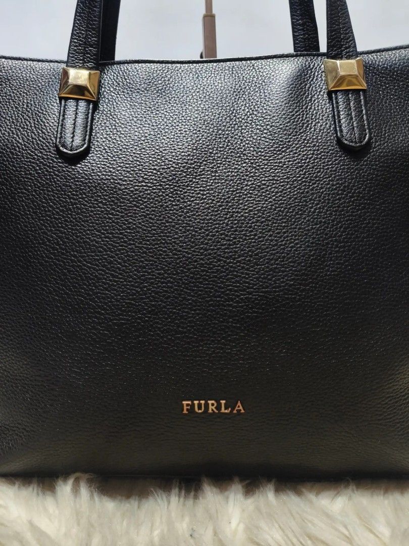 Original FURLA Tote bag (Category: Shoulder Bags) located in Cabuyao City. Submitted by secondhand.shop.ph (Listing ID 1468204589, Image 2). Description: Sale❗️Sale❗️Sale❗️ Original FURLA Preloved Large Pure genuine leather 📌First to pay!.
