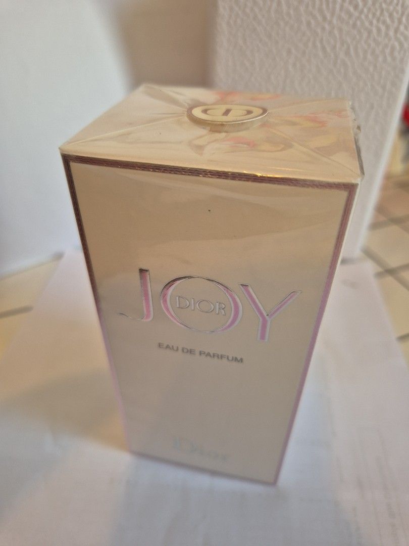 Original Joy Dior 90ml (Category: Fragrance & Deodorants) located in Quezon City. Submitted by annderthesun (Listing ID 1468139394, Image 2). Description: Joy by Dior Eau de Parfum 90ml – With Box, Sealed - 2 stocks available A fresh, feminine fragrance with bright citrus, soft florals and warm woody musk notes. 🌸 Dior Joy Eau de Parfum ✨ 90ml 📦 With original box Condition: Sealed Price: ₱6000 Location: Pasig Actual item pictured. Message me fo