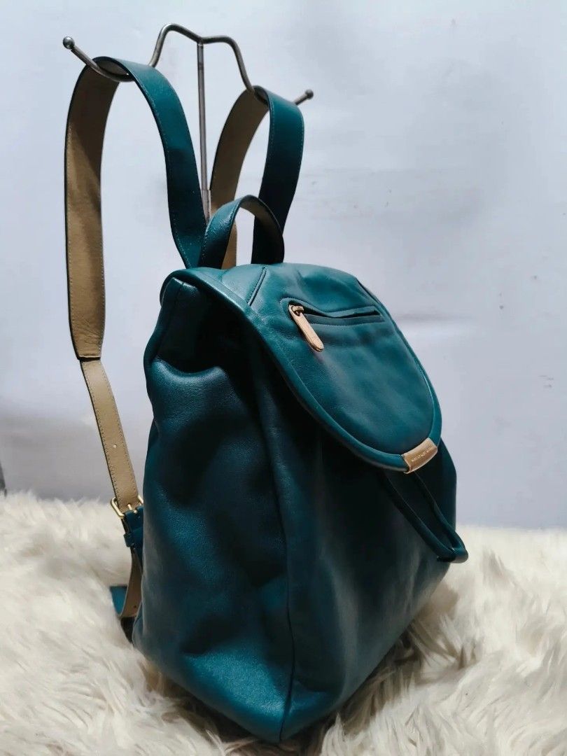Original MARC JACOBS (Category: Backpacks) located in Cabuyao City. Submitted by secondhand.shop.ph (Listing ID 1468193207, Image 3). Description: Sale❗️Sale❗️Sale❗️ ₱ 2,899 Original MARC JACOBS Dark teal Medium Pure genuine leather 📌First to pay!.