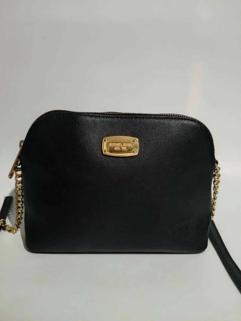 Original Michael Kors (Category: Shoulder Bags) located in Cabuyao City. Submitted by secondhand.shop.ph (Listing ID 1468186165, Image 3). Description: Sale❗Sale❗Sale❗ ₱1,699 Original Michael Kors Small Saffiano leather 📌 First to pay..