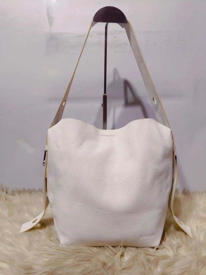 Original RABEANCO (Category: Shoulder Bags) located in Cabuyao City. Submitted by secondhand.shop.ph (Listing ID 1468190876, Image 1). Description: Sale❗️Sale❗️Sale❗️ ₱ 1,899 Original RABEANCO Almost new white Medium Pure genuine leather 📌First to pay!.