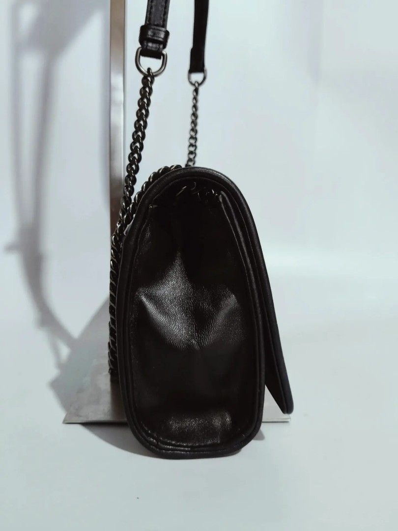 Original SALAD Sling bag (Category: Shoulder Bags) located in Cabuyao City. Submitted by secondhand.shop.ph (Listing ID 1468182068, Image 3). Description: Sale! Almost new Original SALAD Black Small size pure genuine leather w/ provided dustbag 📌First to pay!.