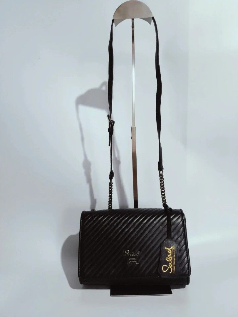 Original SALAD Sling bag (Category: Shoulder Bags) located in Cabuyao City. Submitted by secondhand.shop.ph (Listing ID 1468182068, Image 1). Description: Sale! Almost new Original SALAD Black Small size pure genuine leather w/ provided dustbag 📌First to pay!.