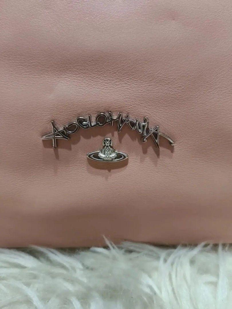 Original Vivienne Westwood (Category: Shoulder Bags) located in Cabuyao City. Submitted by secondhand.shop.ph (Listing ID 1468205012, Image 2). Description: Sale❗️Sale❗️Sale❗️ Original VIVIENNE WESTWOOD Like new condition Medium-Large Pure genuine leather 📌First to pay!.