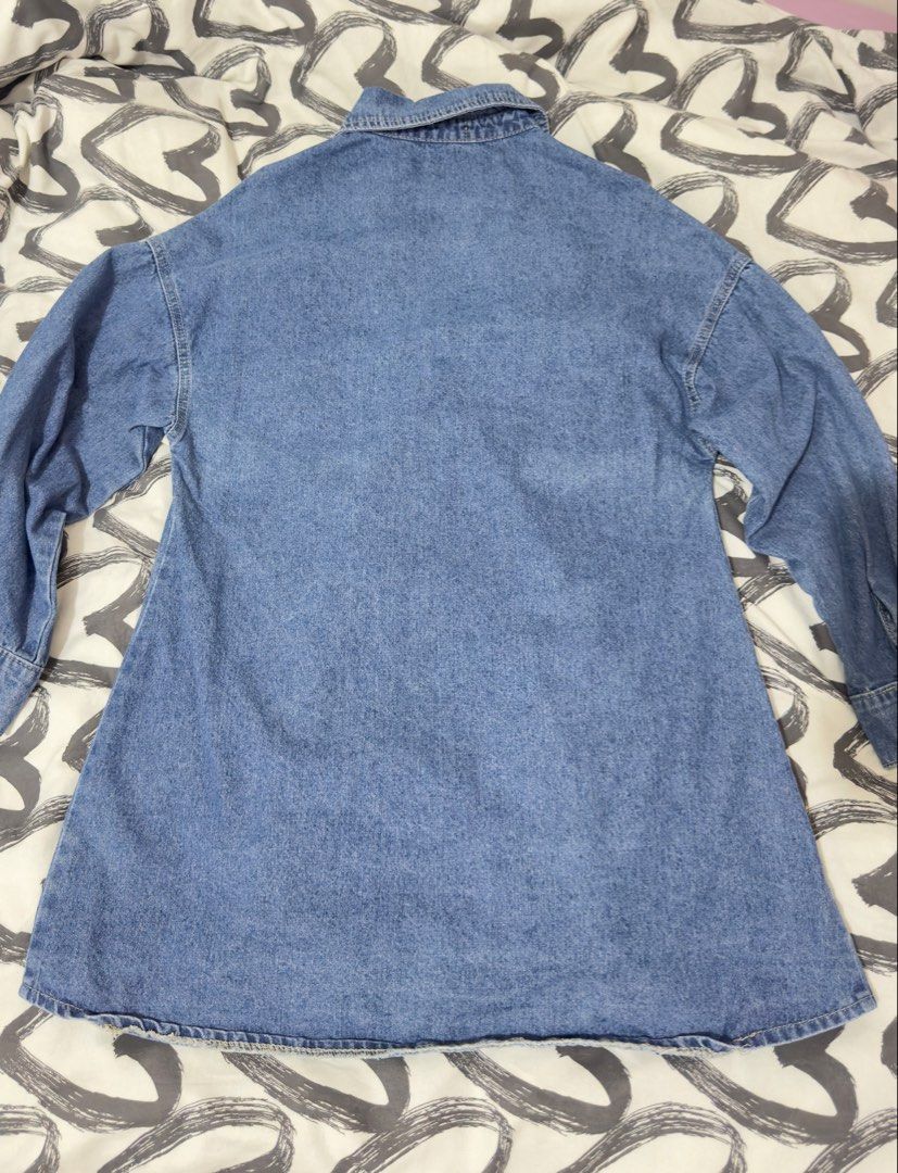 Oversized Blue Denim Shirt with Pockets (Category: Shirts) located in Manila. Submitted by warmbird.ac6e1a (Listing ID 1468215847, Image 2). Description: - Color: Medium wash blue .