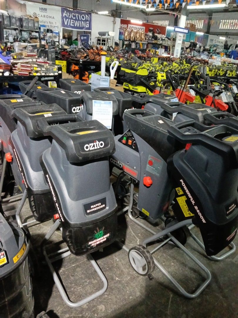 Ozito Rapid Garden Shredder 2400W (Category: Gardening Tools & Ornaments) located in Manila. Submitted by jesicahmrsantarosa (Listing ID 1468141631, Image 3). Description: - Brand: Ozito - Power: 2400W rapid garden shredder - Function: Easily processes branches and garden waste into mulch - Mobility: Equipped with rolling wheels for effortless movement around the yard - Stability: Built with a sturdy metal frame for secure operation.