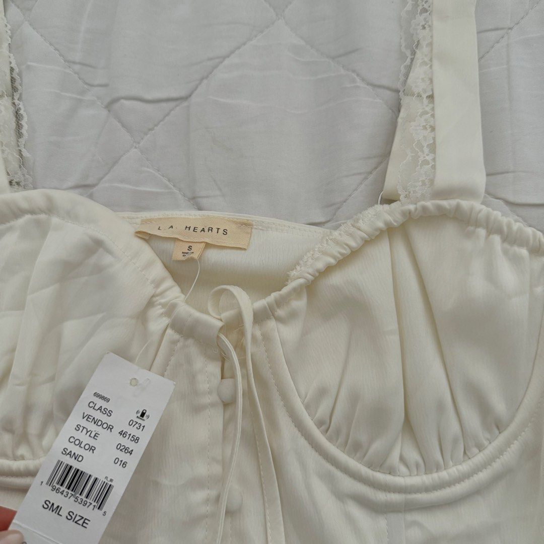 Pacsun Cami Bustier Top (Category: Sleeveless) located in Davao. Submitted by aug_amari (Listing ID 1468075770, Image 2). Description: fits Small.