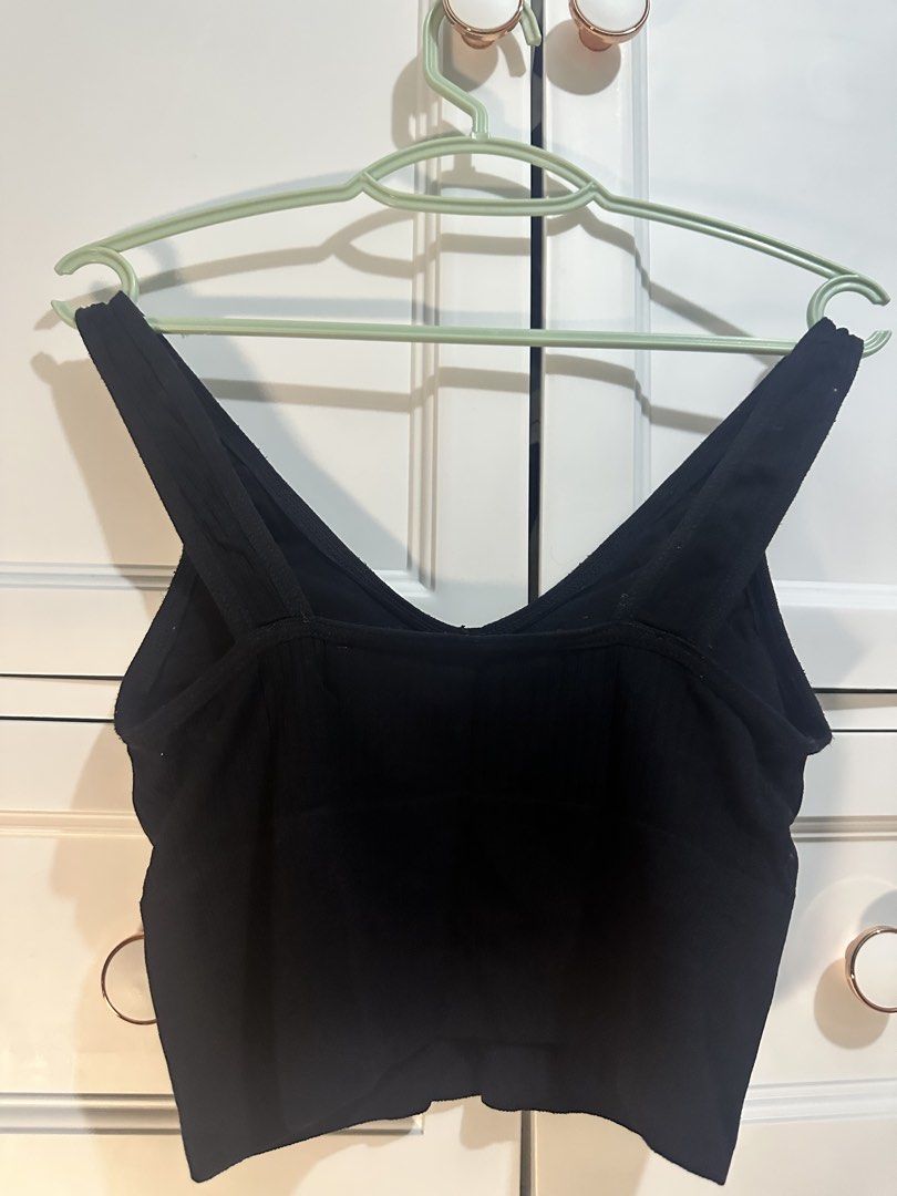 Padded Black Inner Top (Category: Sleeveless) located in Naic. Submitted by cilissa (Listing ID 1468171524, Image 3). Description: great for inner or not. small PM me for more details or inquiries J&T.