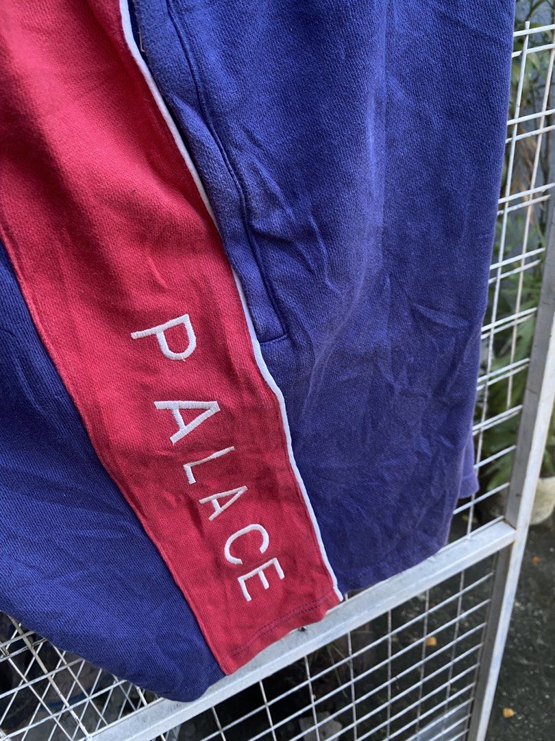 Palace two tone short (Category: Shorts) located in Lupao. Submitted by wongpriii (Listing ID 1468165020, Image 2). Description: Palace short - W(osfa) 42max, L21 Minimal discoloration in good condition .