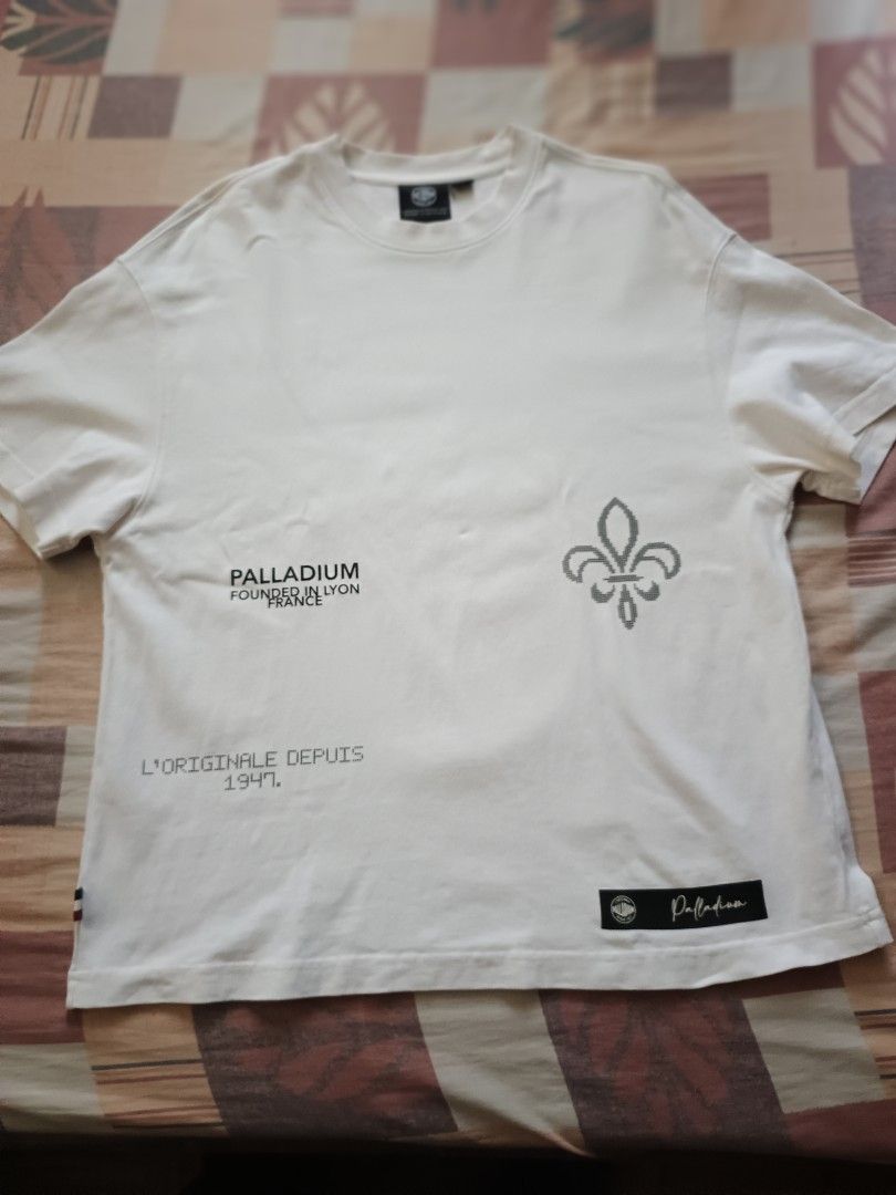 Palladium heavy cotton tshirt (Category: Activewear) located in Odiongan. Submitted by thriftngo26 (Listing ID 1468091315, Image 1). Description: This item is a Palladium Men's Logo Loose Fit Cotton T-Shirt in white, featuring distinct branding details inspired by the company's French heritage.