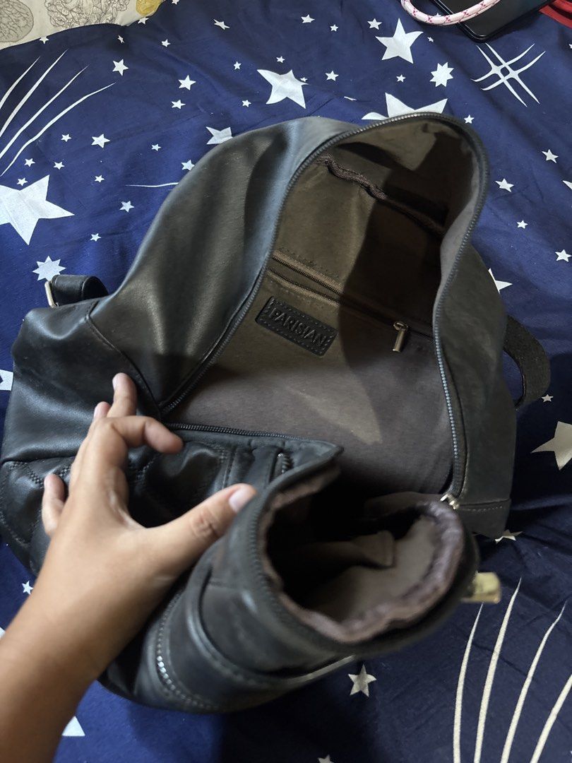 Parisian Black Leather Backpack (Category: Backpacks) located in Manila. Submitted by kszortpdrss (Listing ID 1468139772, Image 3). Description: .