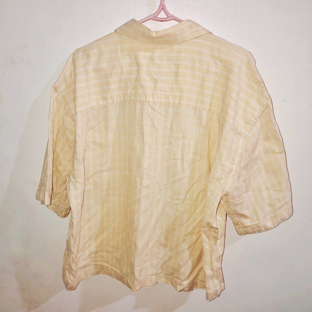 Pastel Yellow Checkered Cropped Polo 💛 (Category: Tshirts & Polo Shirts ) located in Antipolo. Submitted by minitaco (Listing ID 1468073310, Image 2). Description: Cute pastel yellow plaid polo with a cropped silhouette, perfect for soft, casual, and vintage-inspired outfits! Features a subtle checkered pattern, classic polo collar, and a relaxed fit that gives off a fresh, effortless vibe. Easy to style with denim jeans, skirts, or baggy trouse