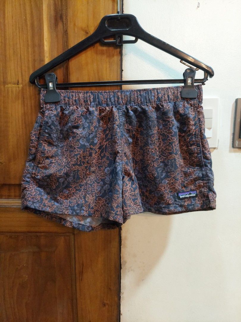 PATAGONIA BARELY BAGGIES SHORTS (Category: Activewear) located in San Pedro. Submitted by cyanide.slug.cat (Listing ID 1468176656, Image 2). Description: bnwot xs-s 27-32" waist 11" length.