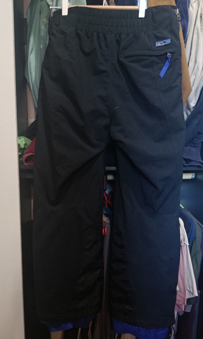 Patagonia waterproof pants (Category: Trousers) located in Jaen. Submitted by vinzyrus217291 (Listing ID 1468119555, Image 3). Description: Patagonia pants - Dimes: W26-35 (adjustable) L 39 (40 if kasama snow guard) - adjustable waist - water proof - may snow guard - no issue 10/10 condition - nabubuksan zip sa gilid - ykk zip -hindi thermal! Nueva ecija location 📍 can do meetups or shipping via jnt.