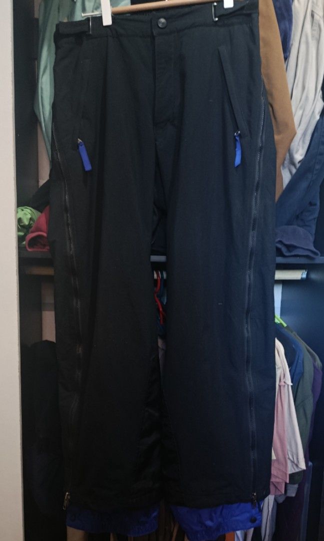 Patagonia waterproof pants (Category: Trousers) located in Jaen. Submitted by vinzyrus217291 (Listing ID 1468119555, Image 2). Description: Patagonia pants - Dimes: W26-35 (adjustable) L 39 (40 if kasama snow guard) - adjustable waist - water proof - may snow guard - no issue 10/10 condition - nabubuksan zip sa gilid - ykk zip -hindi thermal! Nueva ecija location 📍 can do meetups or shipping via jnt.