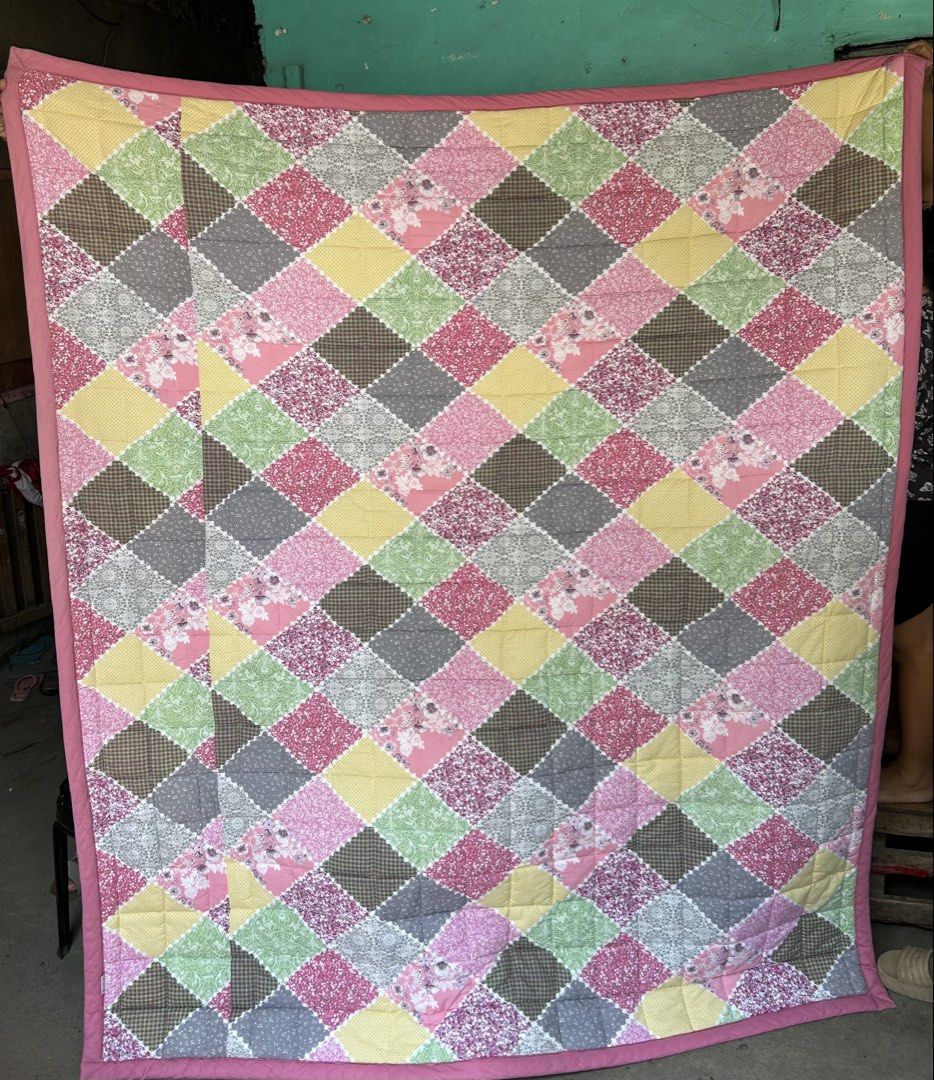 PATHWORK COMFORTER - Queen size (Category: Bedding & Towels) located in General Santos City (Dadiangas). Submitted by grasya_12 (Listing ID 1468129963, Image 2). Description: QUILTED PATHWORK COMFORTER Queen size Measurements: width- 72 inches length - 83 inches Issue: Back part (stain) .