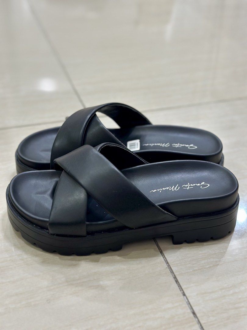 Payless Santa Monica Platform Slides (Category: Slippers and slides) located in Makati City. Submitted by popmart (Listing ID 1468125147, Image 2). Description: Payless Santa Monica Platform Slides Size 6 (Best fits 7-8) Matte Black Worn once only No visible flaw except under the straps (see pics) from storage.