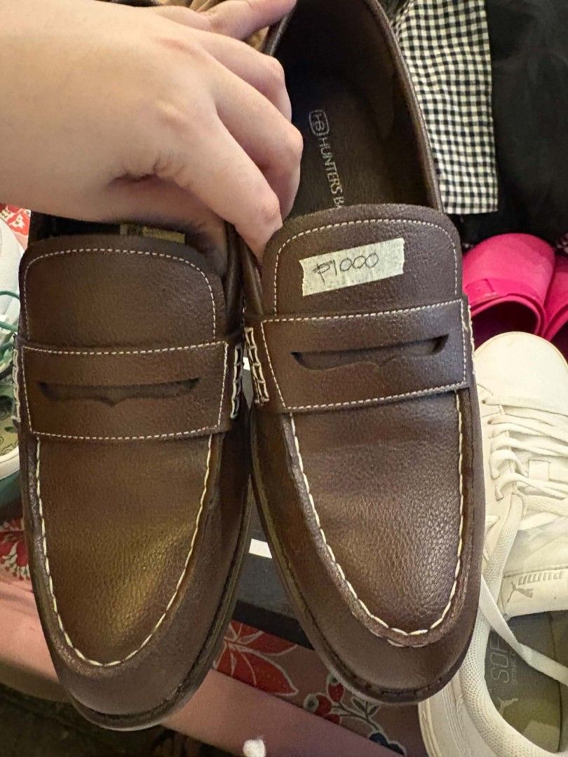 Payless(Hunter Bays) Leather Shoes (Category: Dress Shoes) located in Sarrat. Submitted by ebbiedoo (Listing ID 1468237607, Image 1). Description: Hunter Bays Leather Shoes(Payless Store) US 9 goods siya for narrow feet used 3x only RFS:hindi siya comfortable for me na size 9(wide feet) after using it for a day Box on hand 1k only + Sf Ilocos Norte Area Disclaimer hindi po to from ukay. Yung mga items sa background, preloved ng family namin yan.