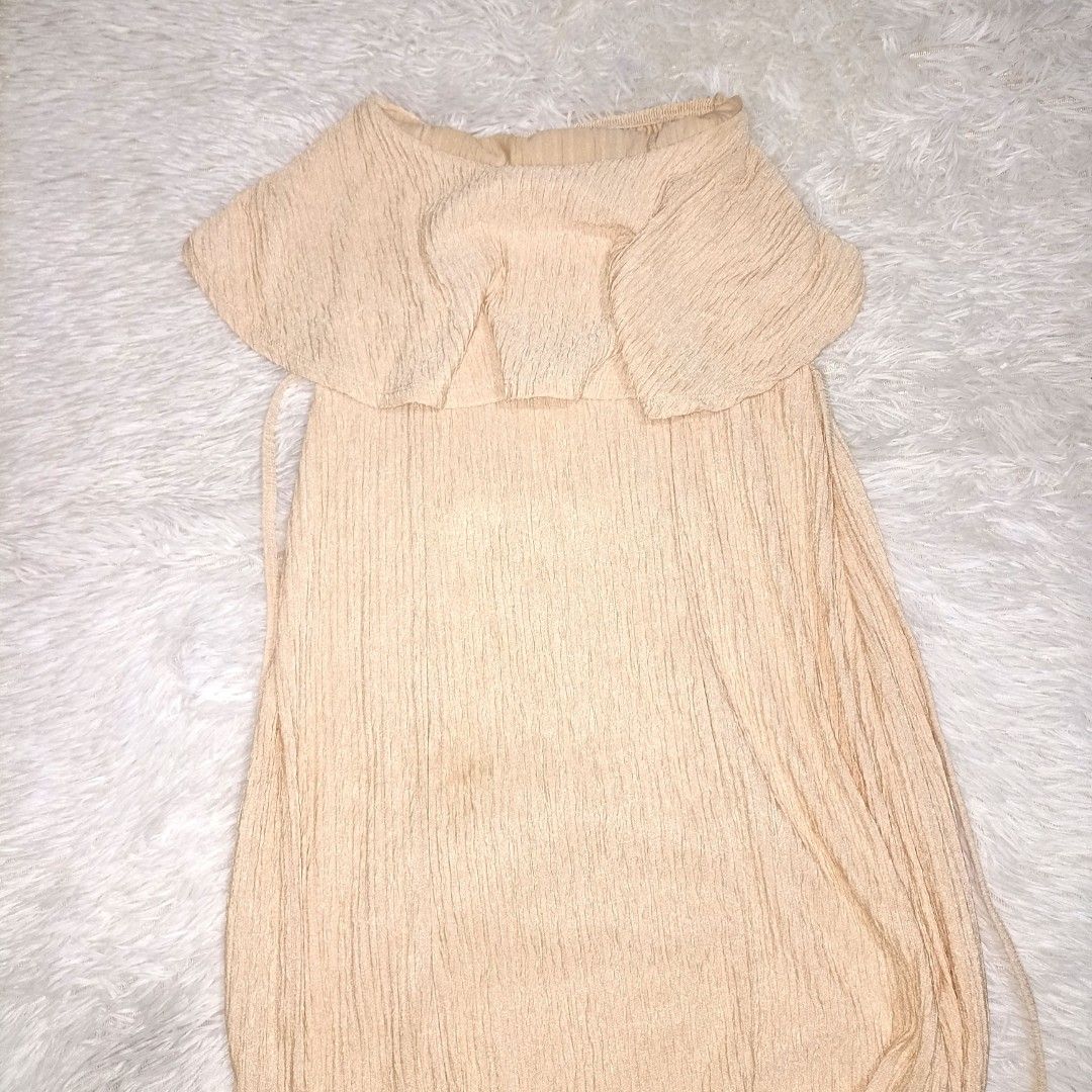 Peach Tube Dress (Category: Dresses) located in Manila. Submitted by goldenmountain.e4137d (Listing ID 1468179315, Image 1). Description: Not been used, still good as new..