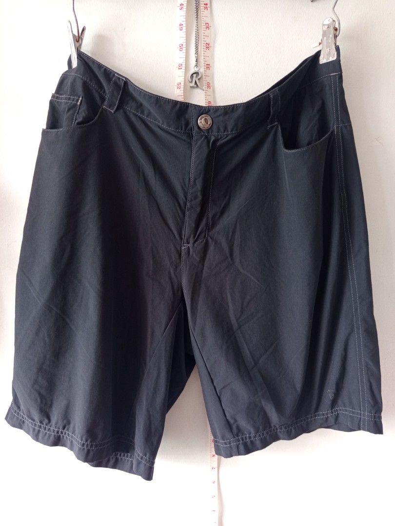 PEARL IZUMI Attack Versa Shorts (Category: Activewear) located in Manila. Submitted by thriftspotting (Listing ID 1468192411, Image 2). Description: L to XL Good Condition No Damage.