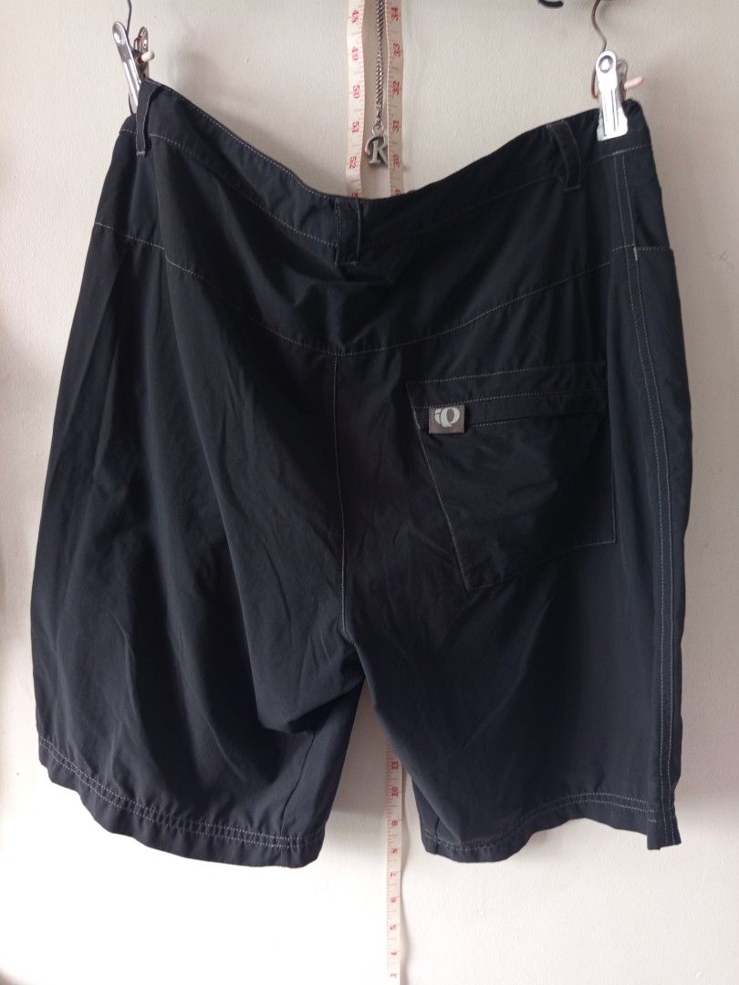 PEARL IZUMI Attack Versa Shorts (Category: Activewear) located in Manila. Submitted by thriftspotting (Listing ID 1468192411, Image 3). Description: L to XL Good Condition No Damage.