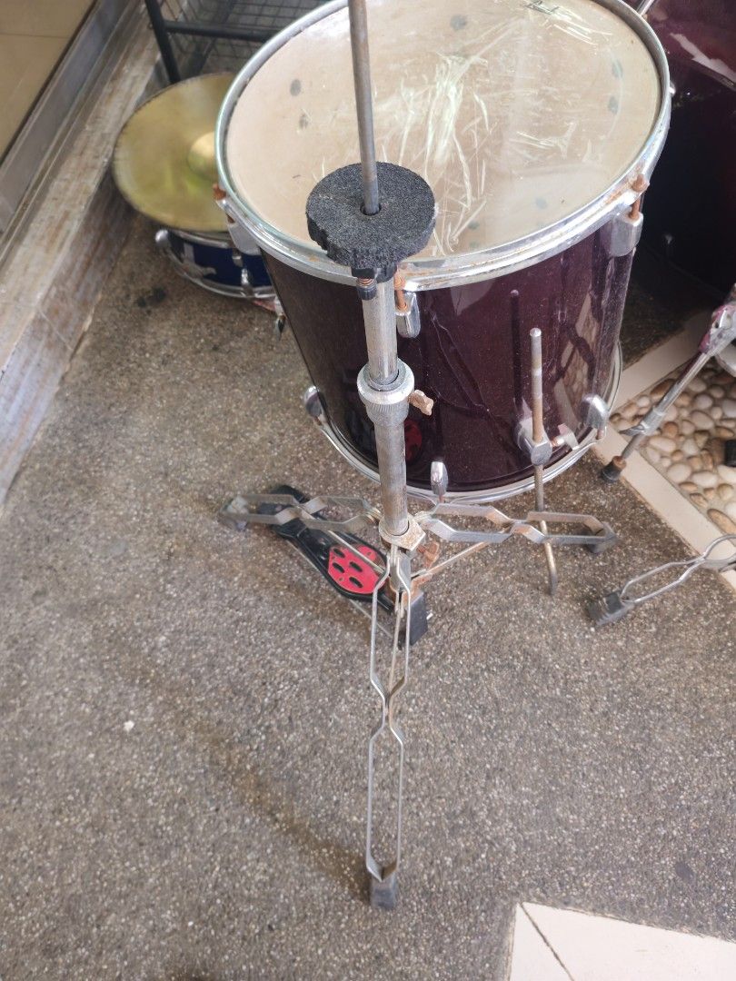 Pearl Roadshow Drum Set (Category: Musical Instruments) located in Paranaque City. Submitted by patsent (Listing ID 1468094117, Image 3). Description: Pearl Roadshow drum kit in wine red. Comes with bass drum, 2 toms, snare, -hat, stands, and pedal. Ready to play. Shows normal wear and minor oxidation. Pickup only. Price negotiable .