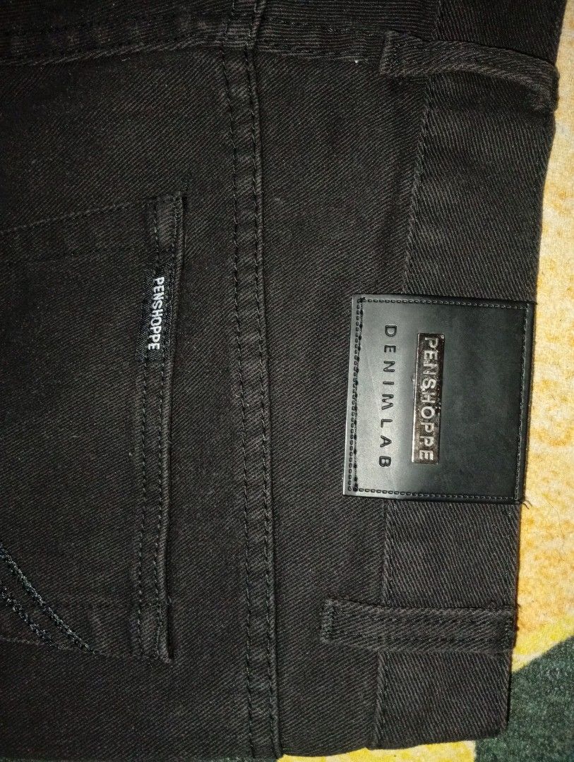 PENSHOPPE BLACK STRAIGHT DENIM PANTS (Category: Jeans) located in Santa Maria. Submitted by itsmacmacky (Listing ID 1468270493, Image 3). Description: PENSHOPPE Black Denim Pants – Size 33 Brand: Penshoppe Size: 33 Details: Black denim pants Classic 5-pocket design Straight/slim-leg fit Penshoppe branding on back pocket & waistband Clean, minimal black color Good condition.