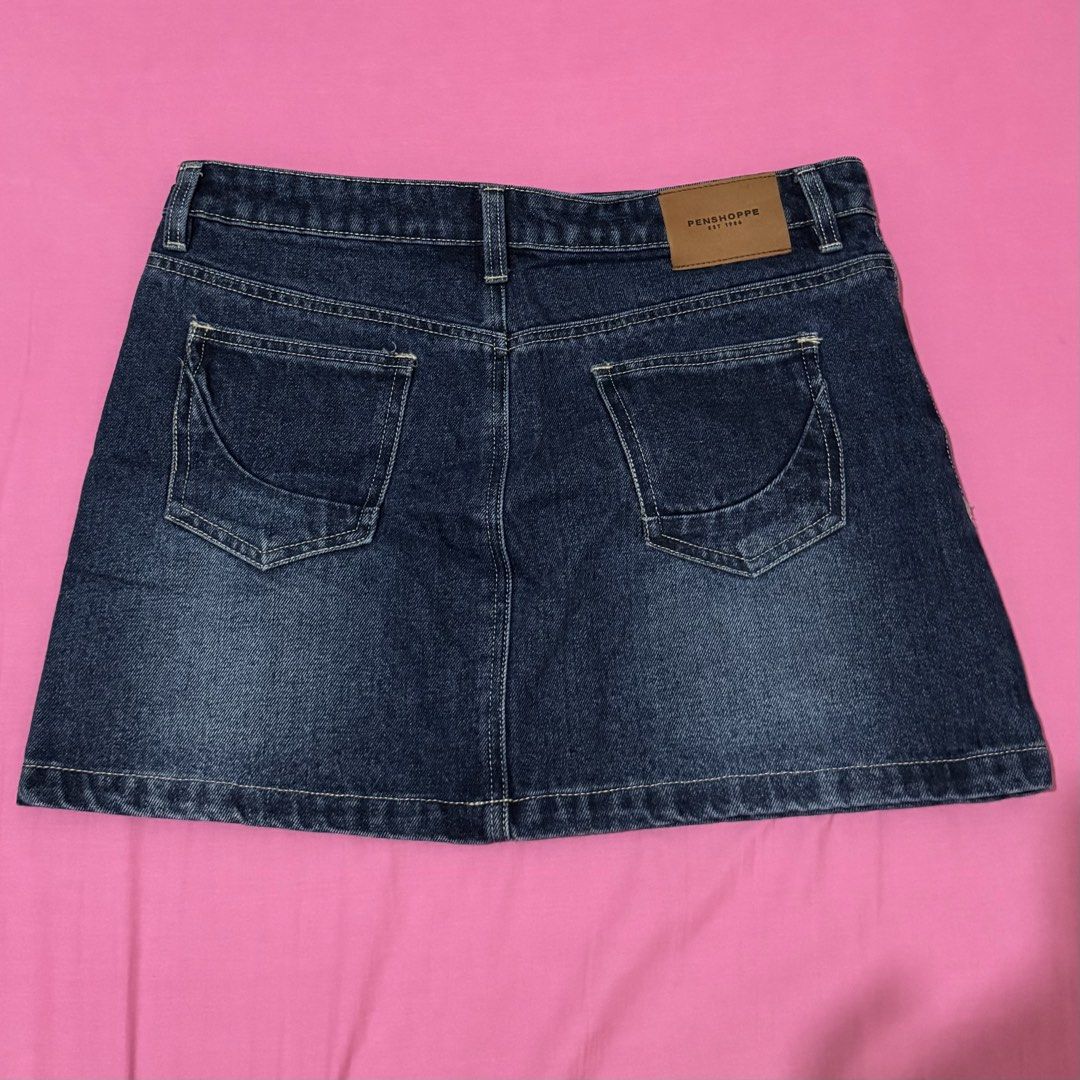 Penshoppe Denim Skirt (Category: Skirts) located in San Fernando. Submitted by declotter (Listing ID 1468085564, Image 2). Description: - Brand: Penshoppe - Style: Dark blue wash denim skirt - Size: Medium (28 Waist) Never Used!!!.