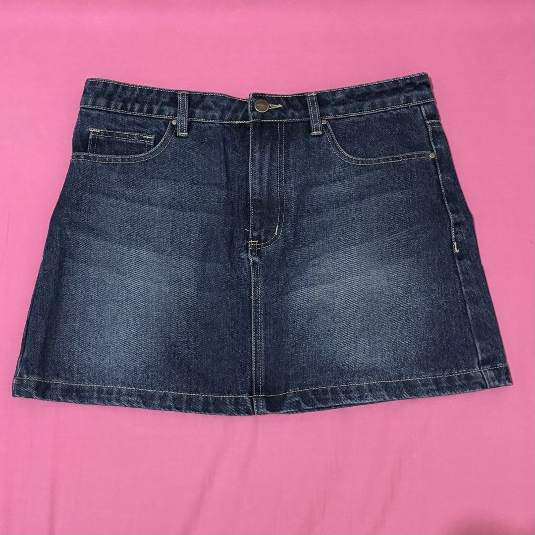 Penshoppe Denim Skirt (Category: Skirts) located in San Fernando. Submitted by declotter (Listing ID 1468085564, Image 1). Description: - Brand: Penshoppe - Style: Dark blue wash denim skirt - Size: Medium (28 Waist) Never Used!!!.