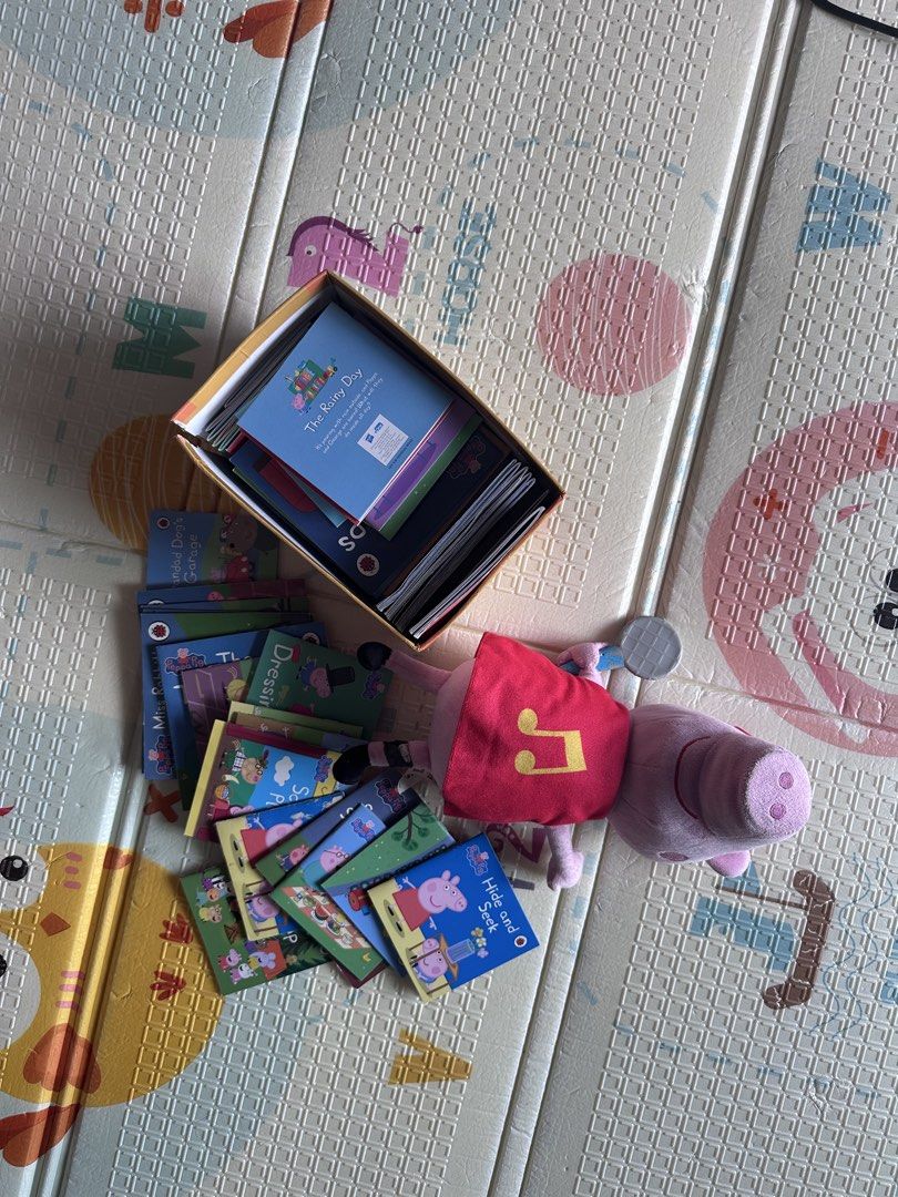 Peppa Pig bundle (Category: Kids Toys) located in Manila. Submitted by aleks_365_pryz (Listing ID 1468097125, Image 1). Description: Bundle Peppa Pig toy and 50+ books.