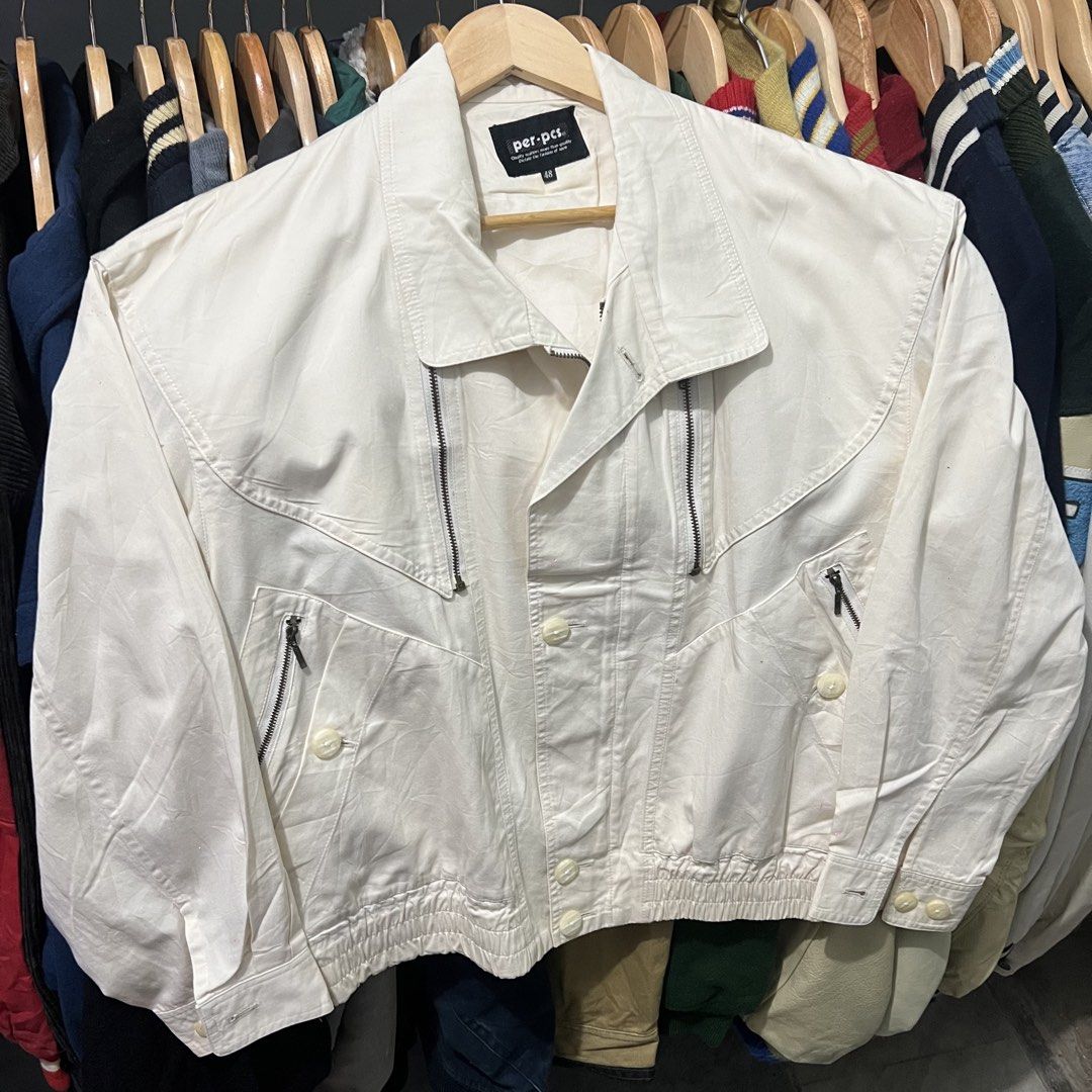 Per pcs Harrington jacket (Category: Coats, Jackets and Outerwear) located in Baguio. Submitted by itsvintageclothing (Listing ID 1468152653, Image 1). Description: Length 25 Pit to pit 23 Need wash.