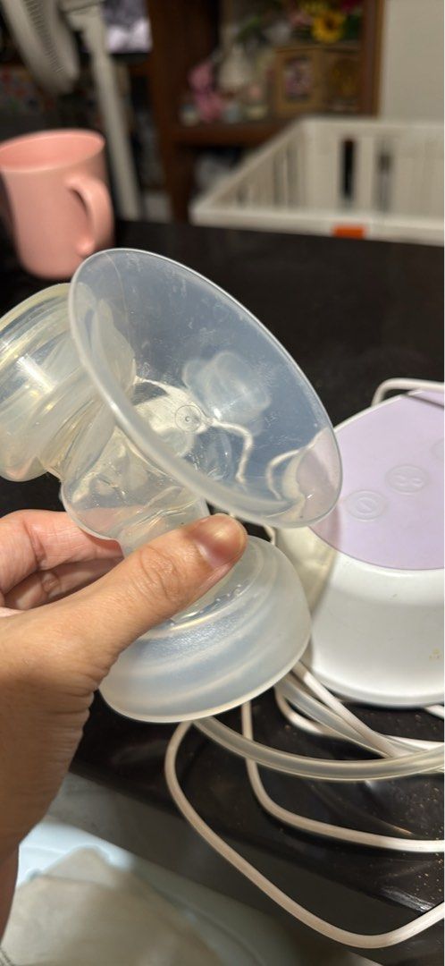 Philips Avent Single Electric Breast Pump (Category: Breastfeeding & Bottle Feeding) located in Pasig City. Submitted by chummybub (Listing ID 1468245616, Image 3). Description: Selling my Avent breast pump Used a few times only RfS - wala talaga akong milk Comes with the pump Motor All parts included 4oz Avent bottle free Current SRP at 11k-13k online.