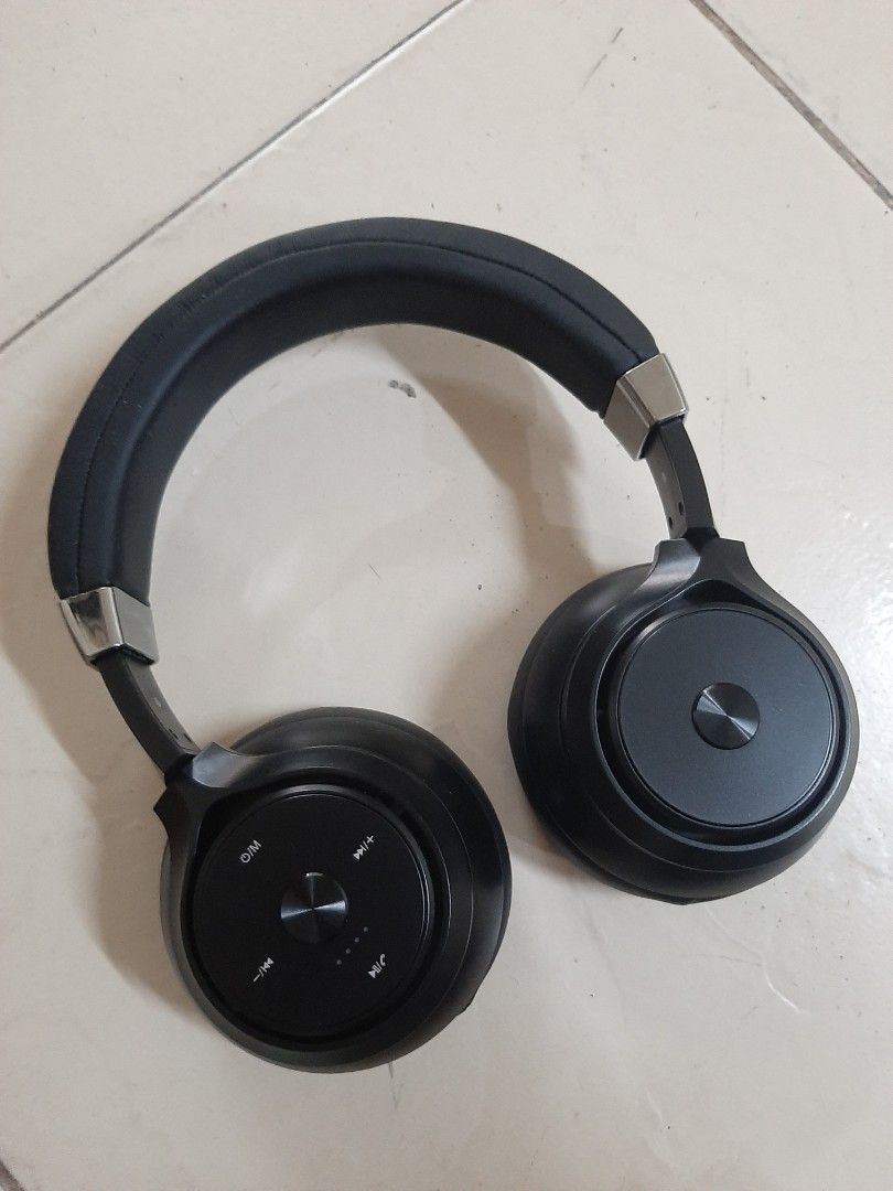 Picun P28X Wireless Headphone (Category: Headphones & Headsets) located in Manila. Submitted by villamante56249 (Listing ID 1468209542, Image 2). Description: - Model: Picun P28X wireless headphones - Color: Sleek black and silver - Sound: Double moving coil setup for great audio - Controls: Easy on-ear buttons on the right side - Comfort: Well-padded clean cushions and comfortable headband with metallic adjusters - Packaging: Includes original b