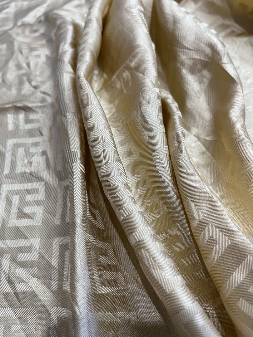 PIERRE BALMAIN silk scarf (Category: Scarves) located in Bulacan. Submitted by letsfindukaywithme (Listing ID 1468168812, Image 3). Description: Pierre Balmain silk scarf 32x32" Like new No issue +sf payment first Ship via J&T .