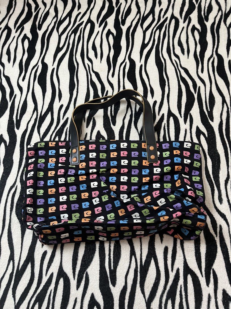 Pierre cardin (Category: Tote Bags) located in Manila. Submitted by royaldripmanila (Listing ID 1468239728, Image 1). Description: No issue W17.5 L10.5.