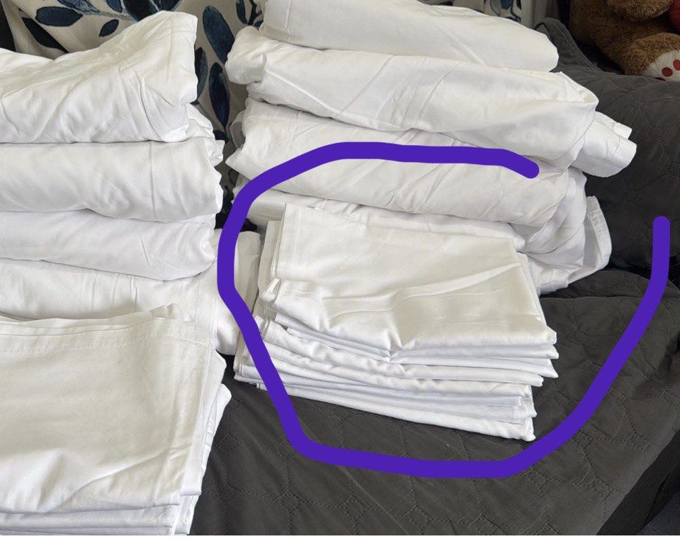 Pillow cases (Category: Bedding & Towels) located in Manila. Submitted by inaahc (Listing ID 1468080629, Image 1). Description: Hotel pullouts crisp white na punda para sa mga may favorite and Pang Hotel quality pillow cases. Hindi lukutin,sobrang lamig sa katawan masarap yakapin Fresh na fresh. Pang hotel Pang condo Or para sa room mo Grab muna More discounts sa bulk orders .