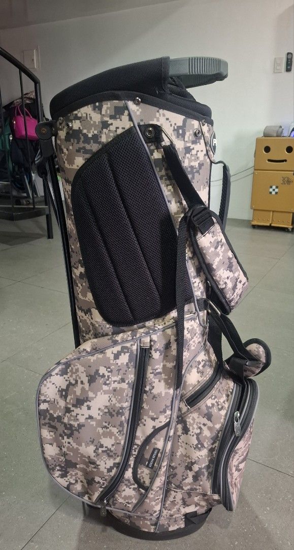 Ping Hoffer Camo Edition Bag (Category: Other Sports Equipment and Supplies) located in Manila. Submitted by wongkarwai77 (Listing ID 1468211782, Image 3). Description: used but in very good condition.