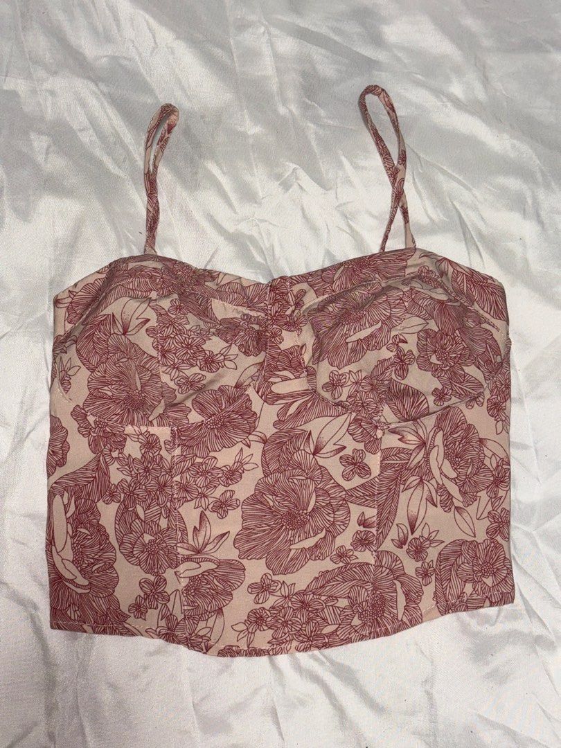 Pink Bustier Top (Category: Sleeveless) located in San Mateo. Submitted by guddaze (Listing ID 1468179169, Image 1). Description: Size XS - S. Garterized at the back. Length - 14.5" Width - 11.5- 14" For reference, I'm 5"5, 58kg, 28 inch waistline 🚚 Shipping can be done via J&T Express/Lalamove, and the shipping fee will be shouldered by the buyer. 📍 Location: San Mateo, Rizal 🏦 Mode of payment: GCash/Maya/Maribank.